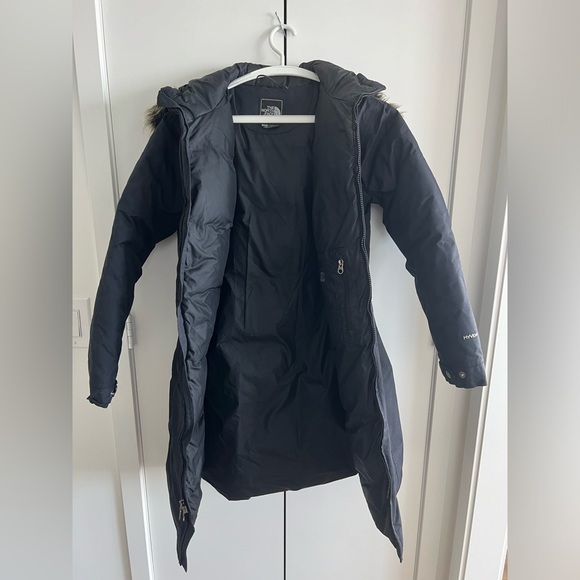 The North Face Women’s Arctic Parka size small - Picture 3 of 4
